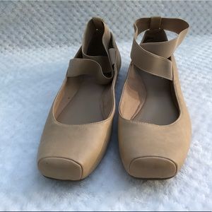7.5 Ballet Slipper Flats. Nude. Elastic straps.